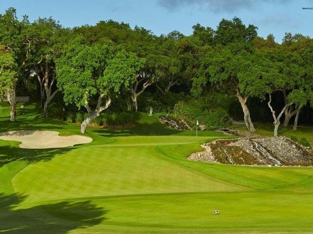 Green del hoyo 4 'La Cascada' del campo de golf Real Club Valderrama, Sotogrande, Cádiz