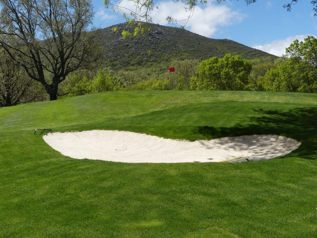 Vista de otro hoyo de Real Club de Golf La Herrería