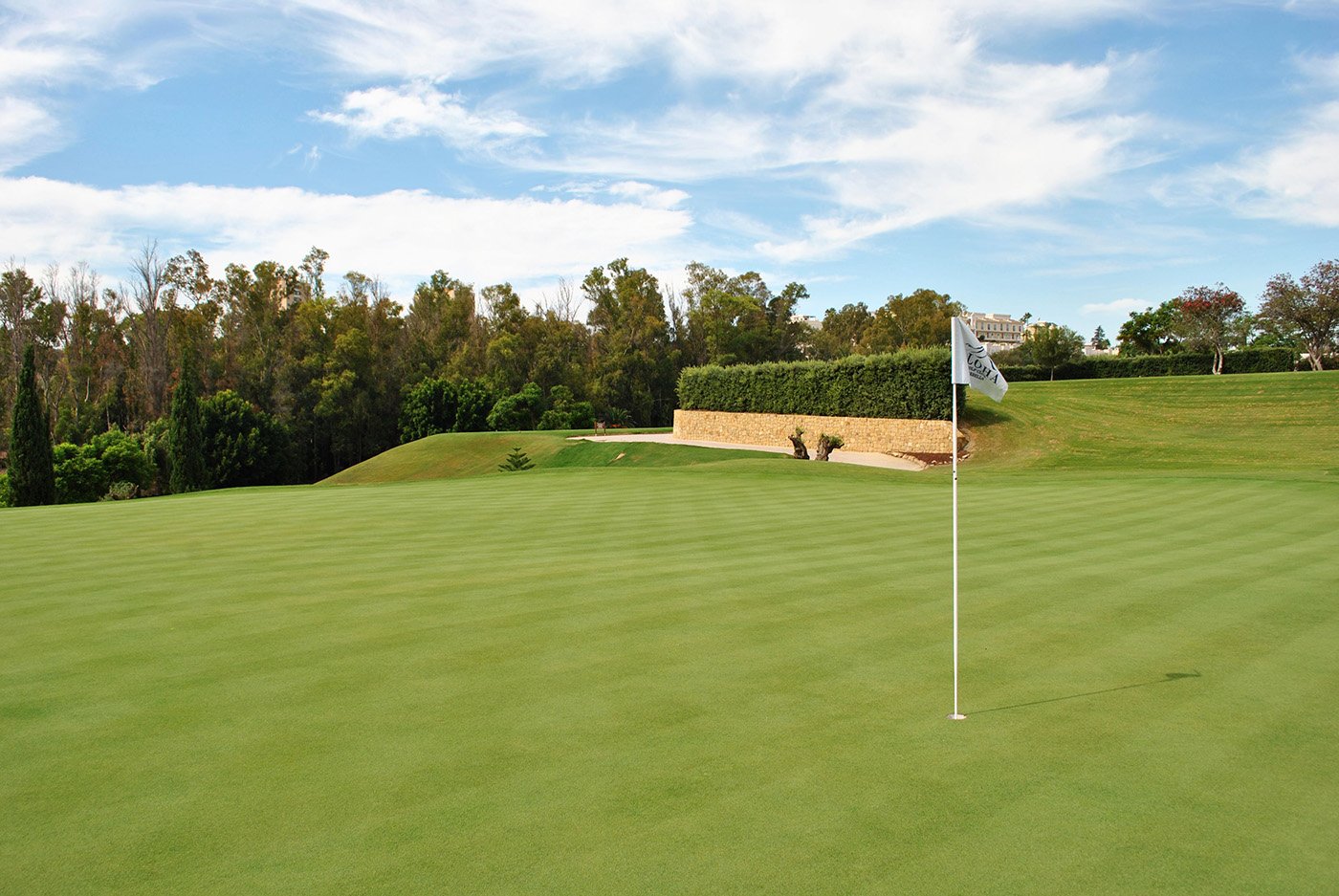 Vista del campo de golf Aloha Golf Club en Marbella, Málaga