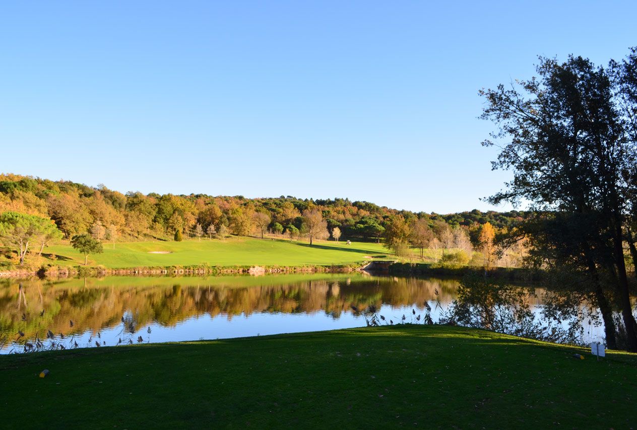 Campo de golf Golf Montanyà en El Brull, Barcelona