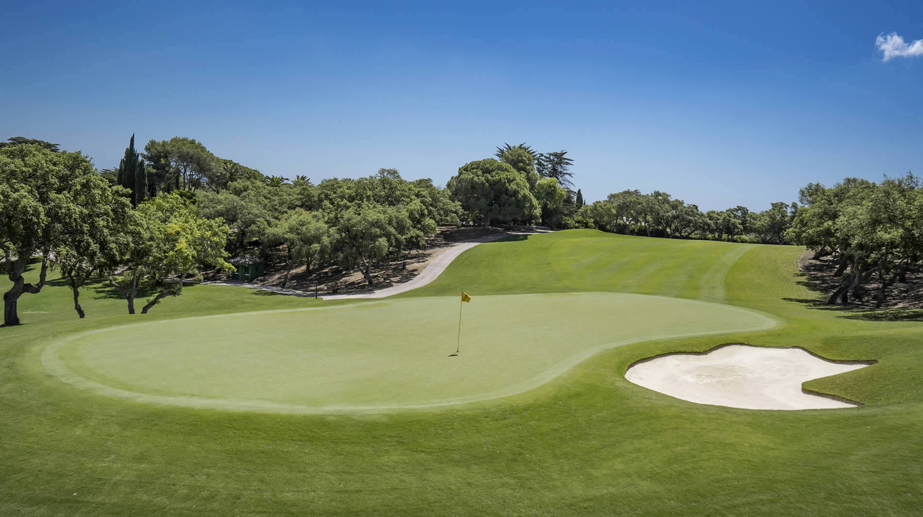 Vista del campo de golf Real Club de Golf Sotogrande en Sotogrande, Cádiz